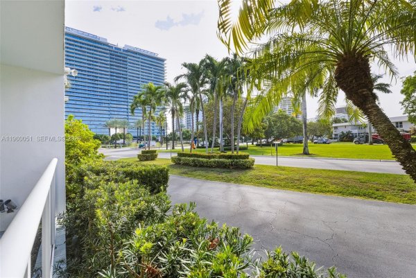 1 Harbour Way #108 Bal Harbour, FL 33154