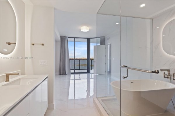 700 NE 24th #2406 Miami, FL 33137