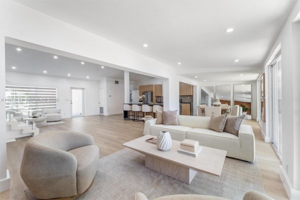 2548 Tortugas Ln Fort Lauderdale, FL 33312