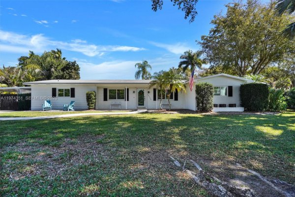 Undisclosed Address Palmetto Bay, FL 33157