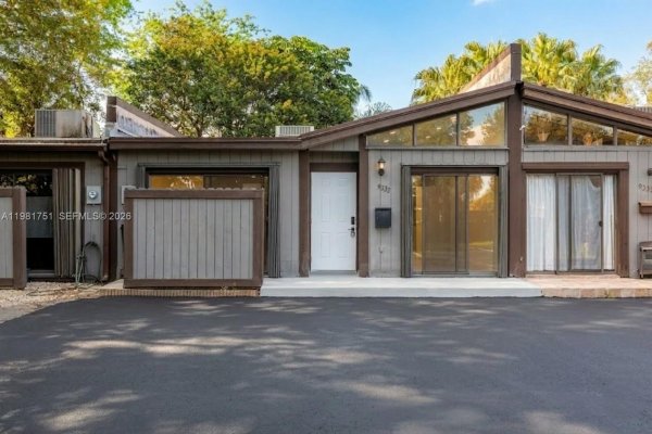 9332 SW 132nd St Miami, FL 33176