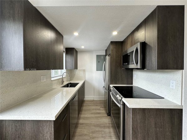 913 NE 17th St #8 Fort Lauderdale, FL 33305