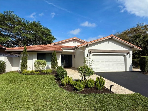 670 Deer Crk Holw Cir Deerfield Beach, FL 33442
