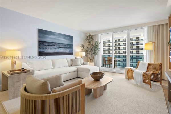 102 24th St #1213 Miami Beach, FL 33139