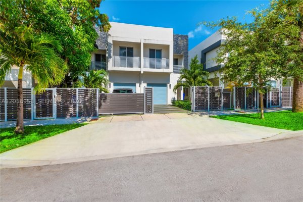 3067 Carter St Miami, FL 33133