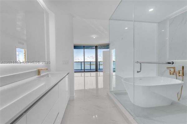 700 NE 24th St #1407 Miami, FL 33137