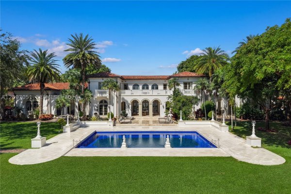 8901 Arvida Ln Coral Gables, FL 33156