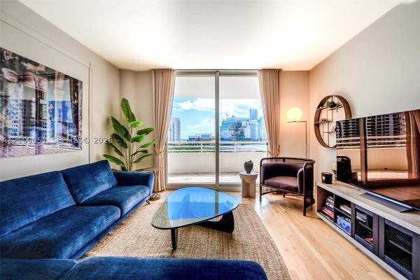 888 Brickell Key Dr #903 Miami, FL 33131
