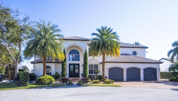 4040 NE 25th Lighthouse Point, FL 33064