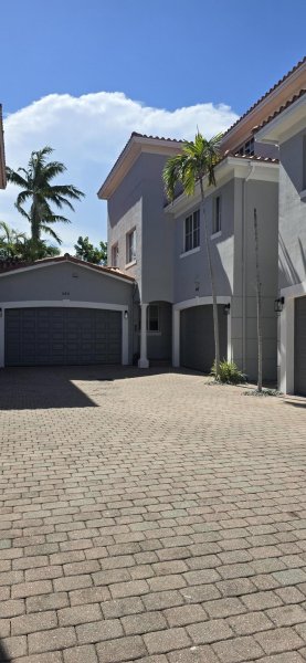 635 NE 11th Ave Fort Lauderdale, FL 33304