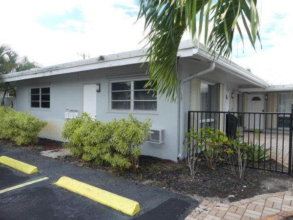 1761 NE 55th St Fort Lauderdale, FL 33334