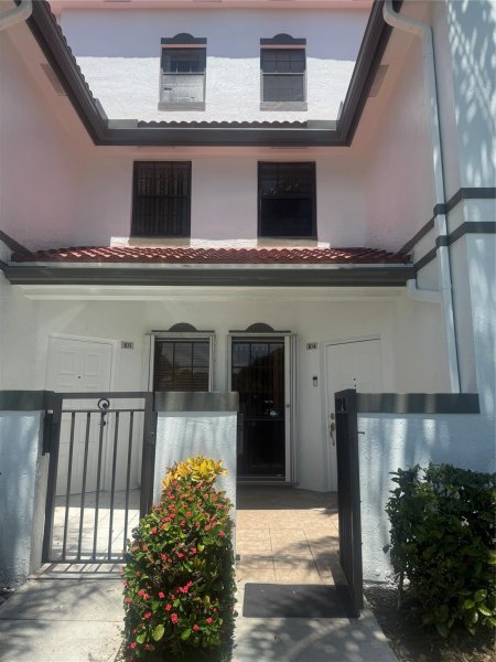 301 SW 158th #104 Pembroke Pines, FL 33027