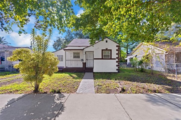 1114 NW 39th St Miami, FL 33127