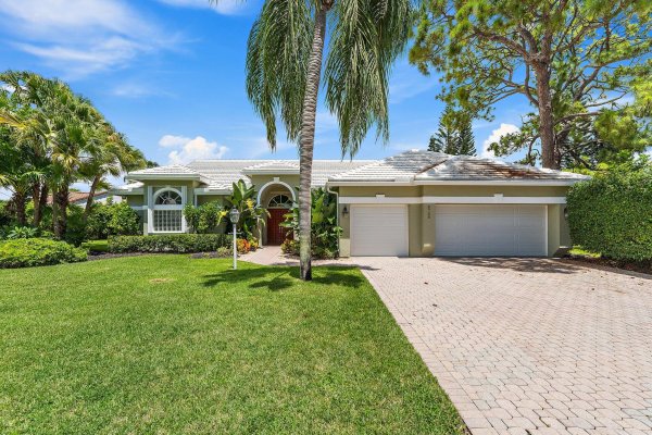 8726 SE Riverfront Ter Jupiter, FL 33469