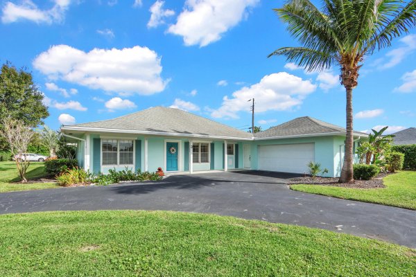 3 SE Paddock Tequesta, FL 33469