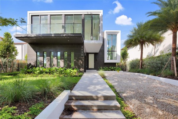 5630 Pine Tree Dr Miami Beach, FL 33140