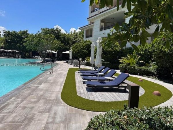 6800 Fisher Is Dr #6871 Miami Beach, FL 33109