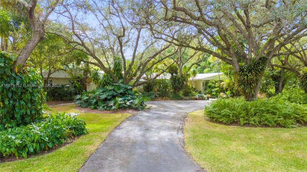 Undisclosed Address Pinecrest, FL 33156