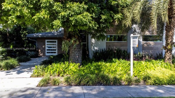 79 W Shore Dr W Miami, FL 33133