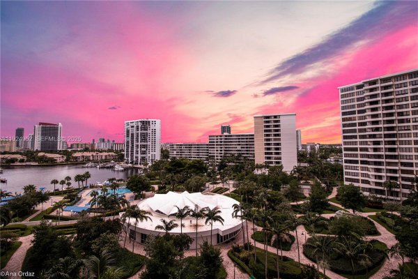 2500 Parkview Dr #1207 Hallandale Beach, FL 33009