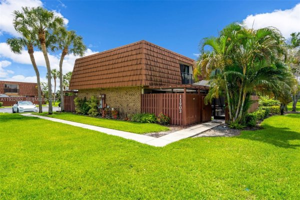 11903 SW 11th Ct Davie, FL 33325