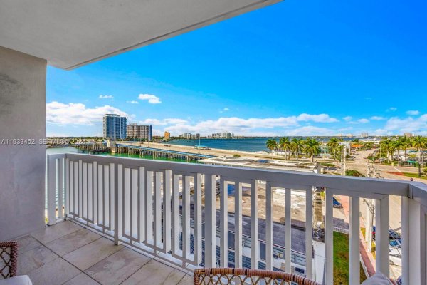 2016 Bay Dr #604 Miami Beach, FL 33141