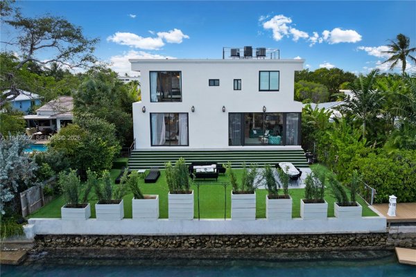 8005 Noremac Ave Miami Beach, FL 33141