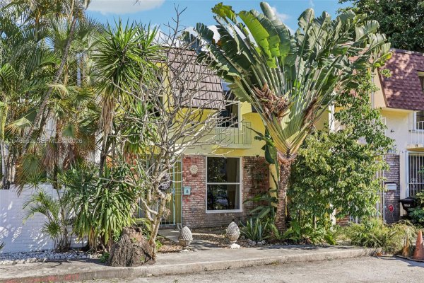 13503 NE 23rd Pl North Miami, FL 33181