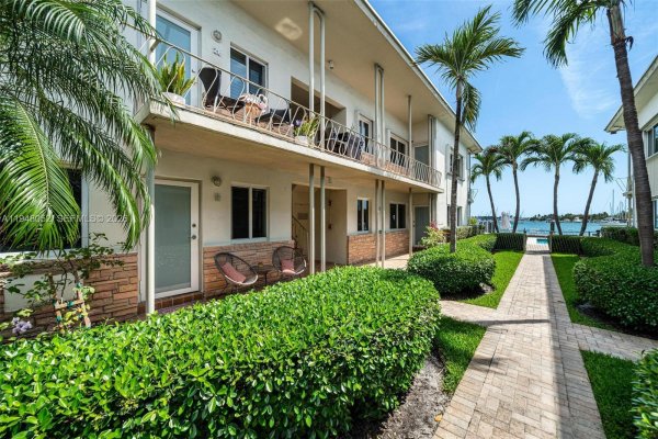 1130 Venetian Way #1E Miami, FL 33139