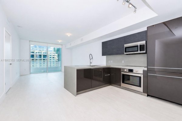 1080 Brickell Ave #1706 Miami, FL 33131