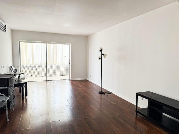 4043 NW 16th St #204 Lauderhill, FL 33313