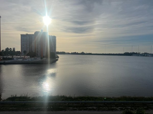 18601 NE 14th Ave #411 Miami, FL 33179