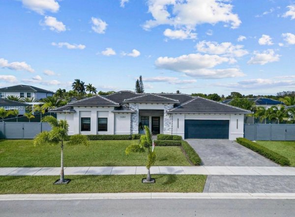 13351 SW 190th St Miami, FL 33177