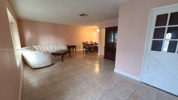 6808 NW 75th St Tamarac, FL 33321