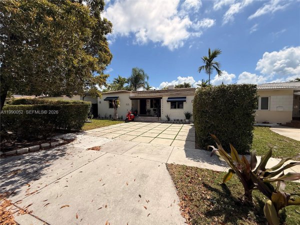 2260 SW 25th St Miami, FL 33133