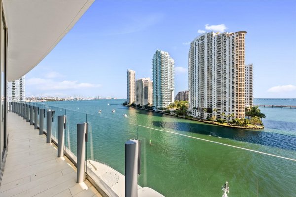 300 Biscayne Blvd Way #901E Miami, FL 33131