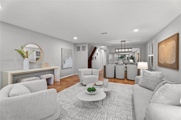 3274 Gifford Ln Miami, FL 33133