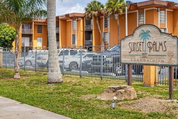 9453 SW 76th St #S2 Miami, FL 33173