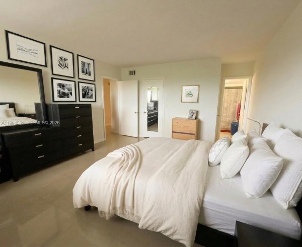 1881 Middle Riv Dr #704 Fort Lauderdale, FL 33305