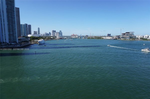 848 Brickell Key Dr #806 Miami, FL 33131