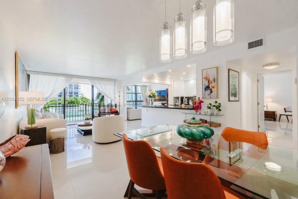 400 Leslie Dr #319 Hallandale Beach, FL 33009