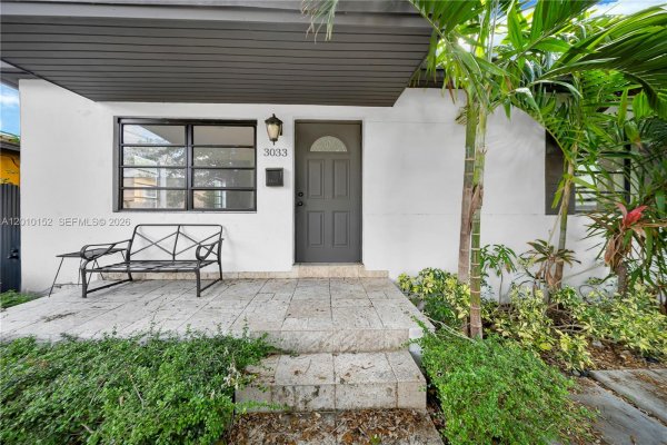 3033 Hibiscus St Miami, FL 33133