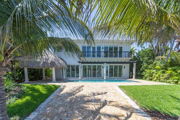 425 N Shore Dr Miami Beach, FL 33141