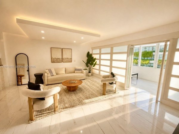 2301 Collins Ave #628 Miami Beach, FL 33139