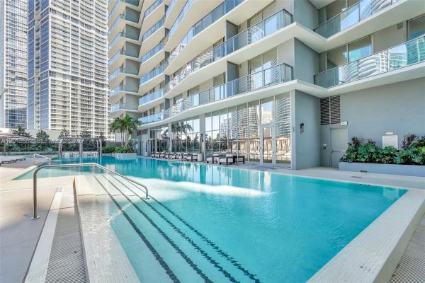 77 SE 5th St #1511 Miami, FL 33131