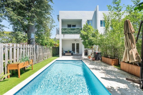 2920 SW 25th Ter #B Miami, FL 33133