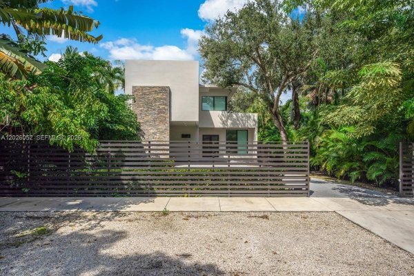 3741 Kumquat Ave Miami, FL 33133