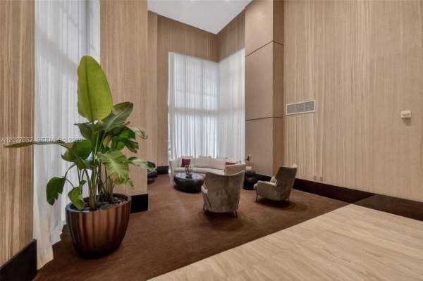 950 Brickell Bay Dr #4504 Miami, FL 33131