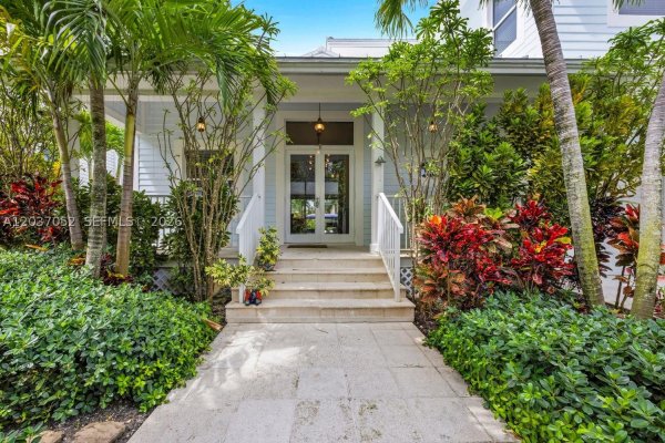 1074 NE Little Riv Dr Miami, FL 33138
