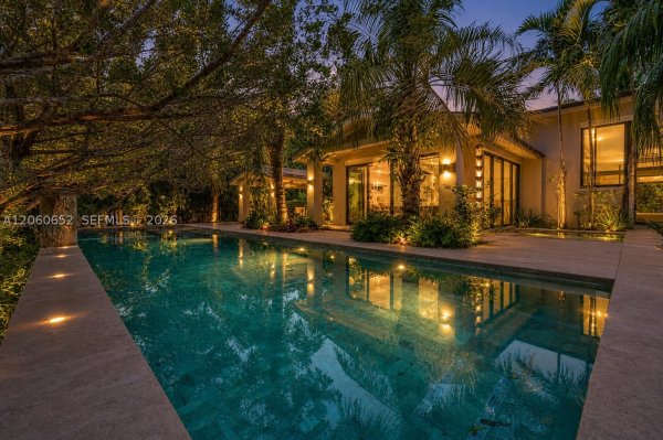 6840 Sunrise Pl Coral Gables, FL 33133